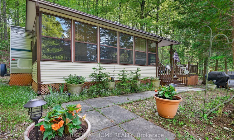 201-142571 35 Road