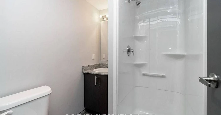 G407-275 Larch Street, Waterloo, ON, N2L 0J4 - 11