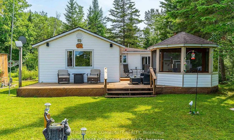 1139 Canuck Trail