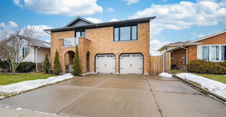 7623 Chorozy Street, Niagara Falls, ON, L2H 2P1