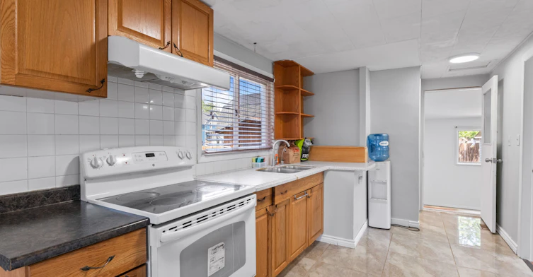 5717 Dunn Street, Niagara Falls, ON, L2G 2N8 - 6