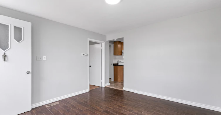 5717 Dunn Street, Niagara Falls, ON, L2G 2N8 - 8