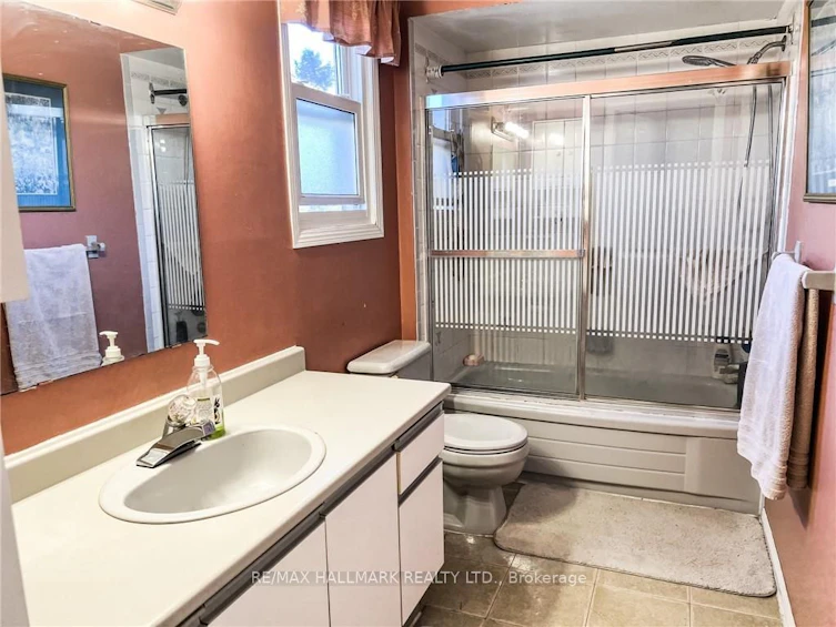 108 Broughton Avenue, Hamilton, ON, L8W 3S7 - 3