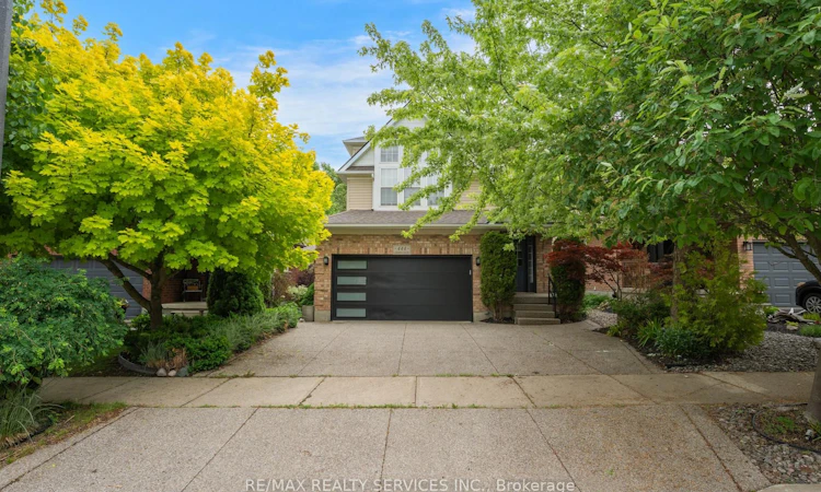 444 Lausanne Crescent