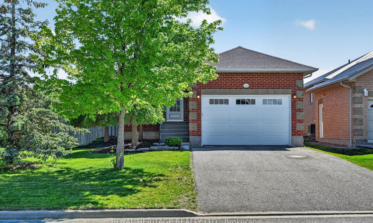 21 Eakins Crescent
