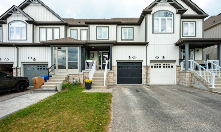 829 Cook Crescent