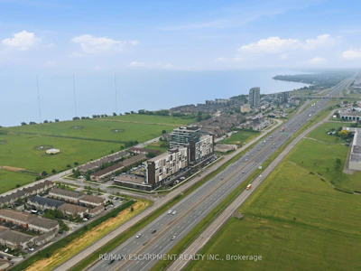 1201-550 North Service Road - 2