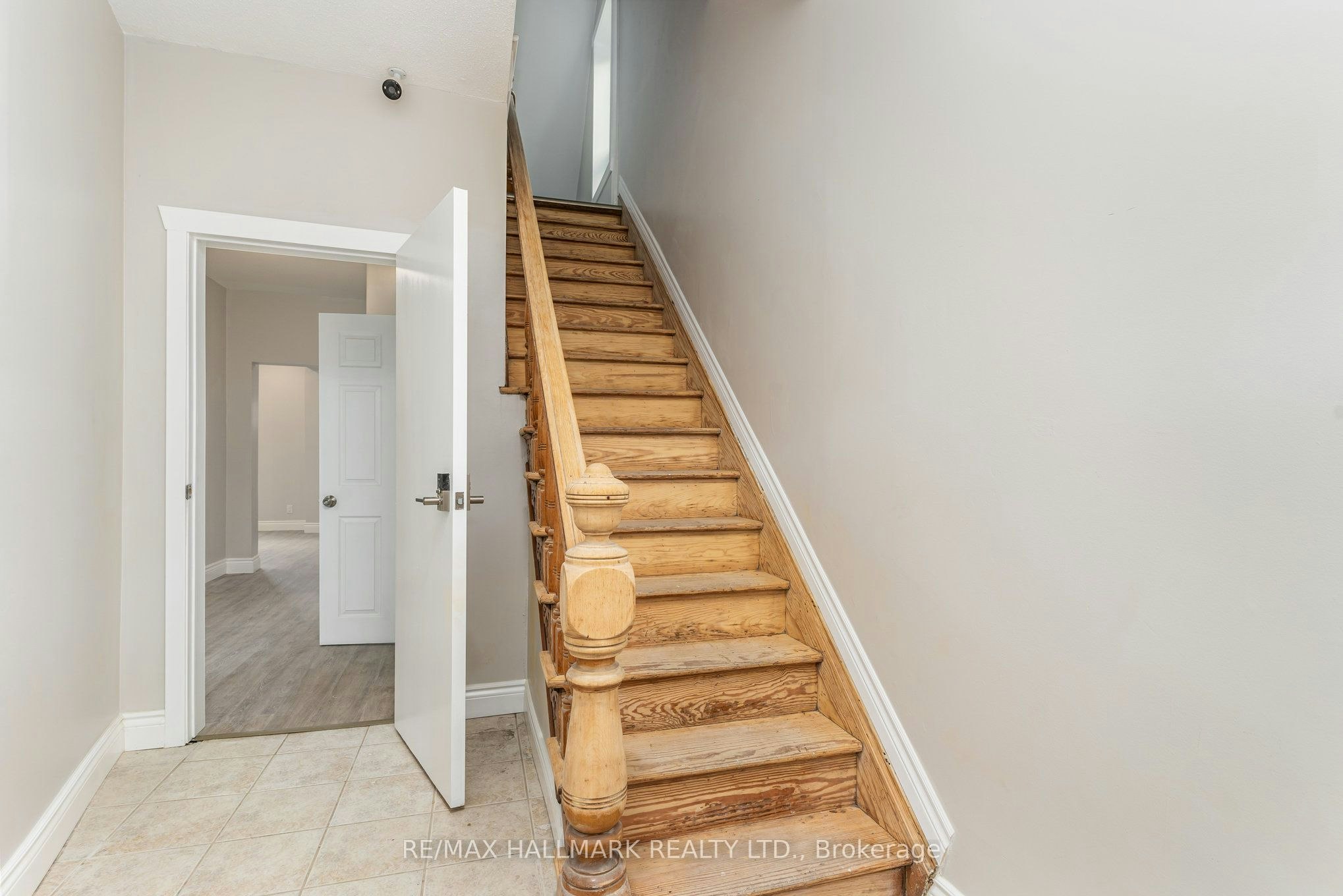 SECOND-291 Emerald Street N, Hamilton, ON, L8L 5L2 - 3