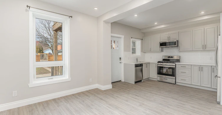 MAIN-291 Emerald Street N, Hamilton, ON, L8L 5L2 - 5