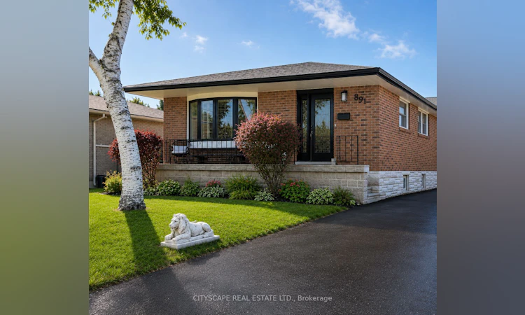 891 Curtis Crescent