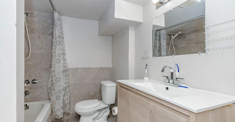 37 Warwick Road, Hamilton, ON, L8E 1Y5 - 37