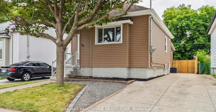 Upper-93 East 31st Street, Hamilton, ON, L8V 3N9