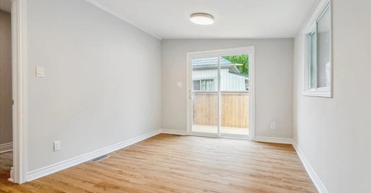 Upper-93 East 31st Street, Hamilton, ON, L8V 3N9 - 12