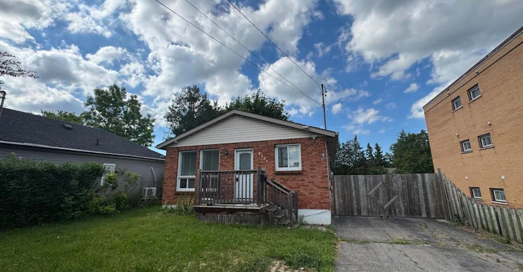 6131 Valley Way N, Niagara Falls, ON, L2E 1X9