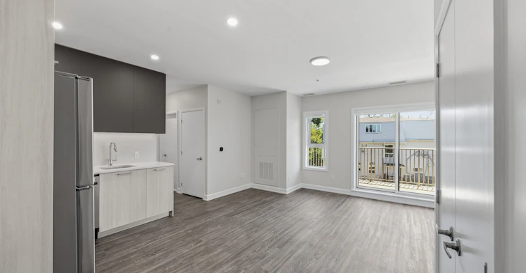202-369 Hunter Street W, Peterborough, ON, K9H 2M5 - 2
