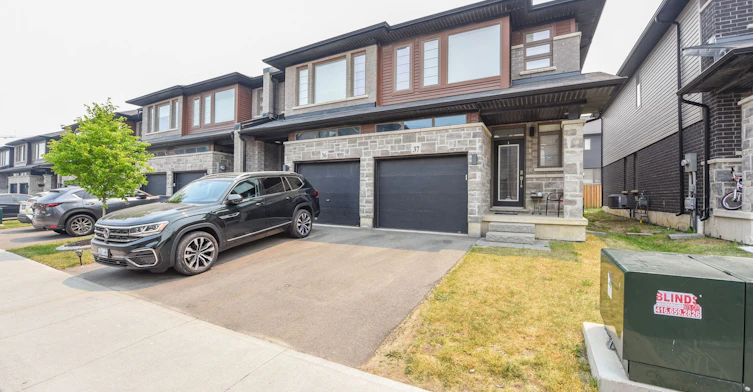 37-30 Times Square Boulevard, Hamilton, ON, L8J 0M1