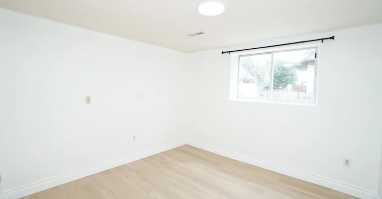 Gound & Bsmt-594 Queen Victoria Drive, Hamilton, ON, L8W 3E5 - 9
