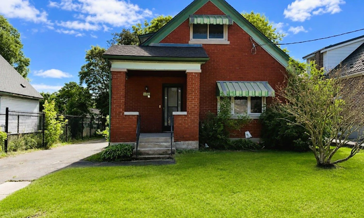 238 Lancaster Street W