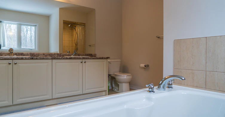 8683 Chickory Trail, Niagara Falls, ON, L2H 3S5 - 9
