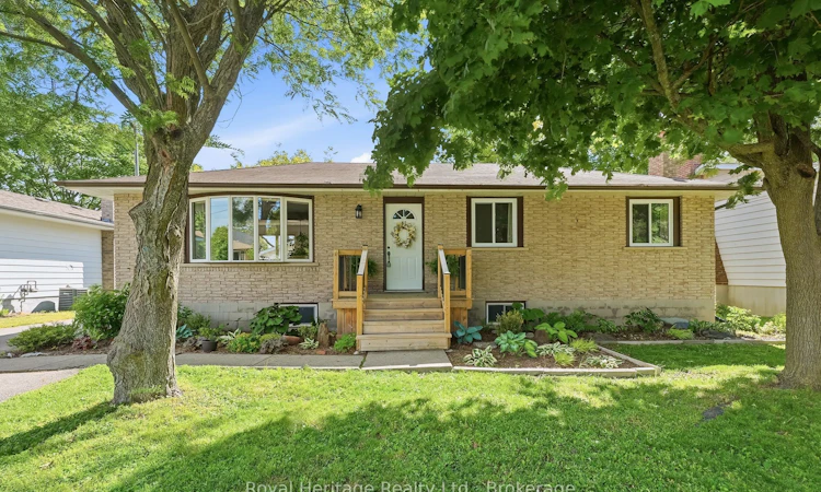 93 Division Street S