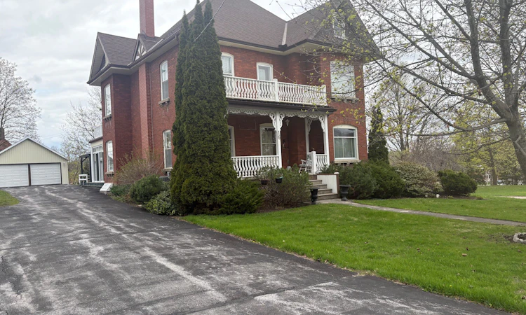 16 Booth Street S