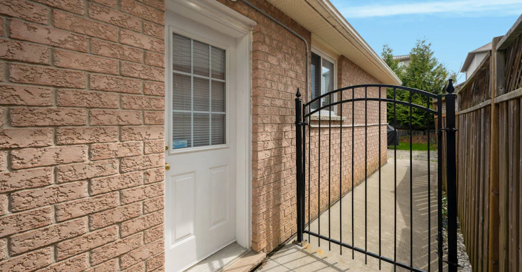 26 Phillipo Drive, Hamilton, ON, L9B 2P6 - 2