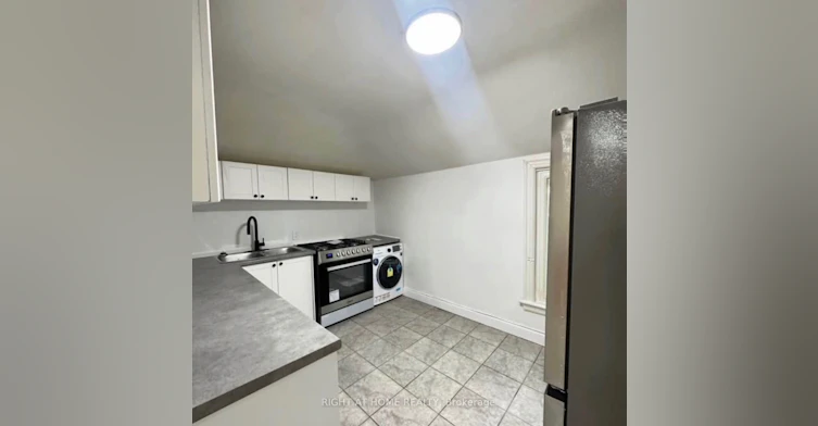 216 John Street N, Hamilton, ON, L8L 4P5