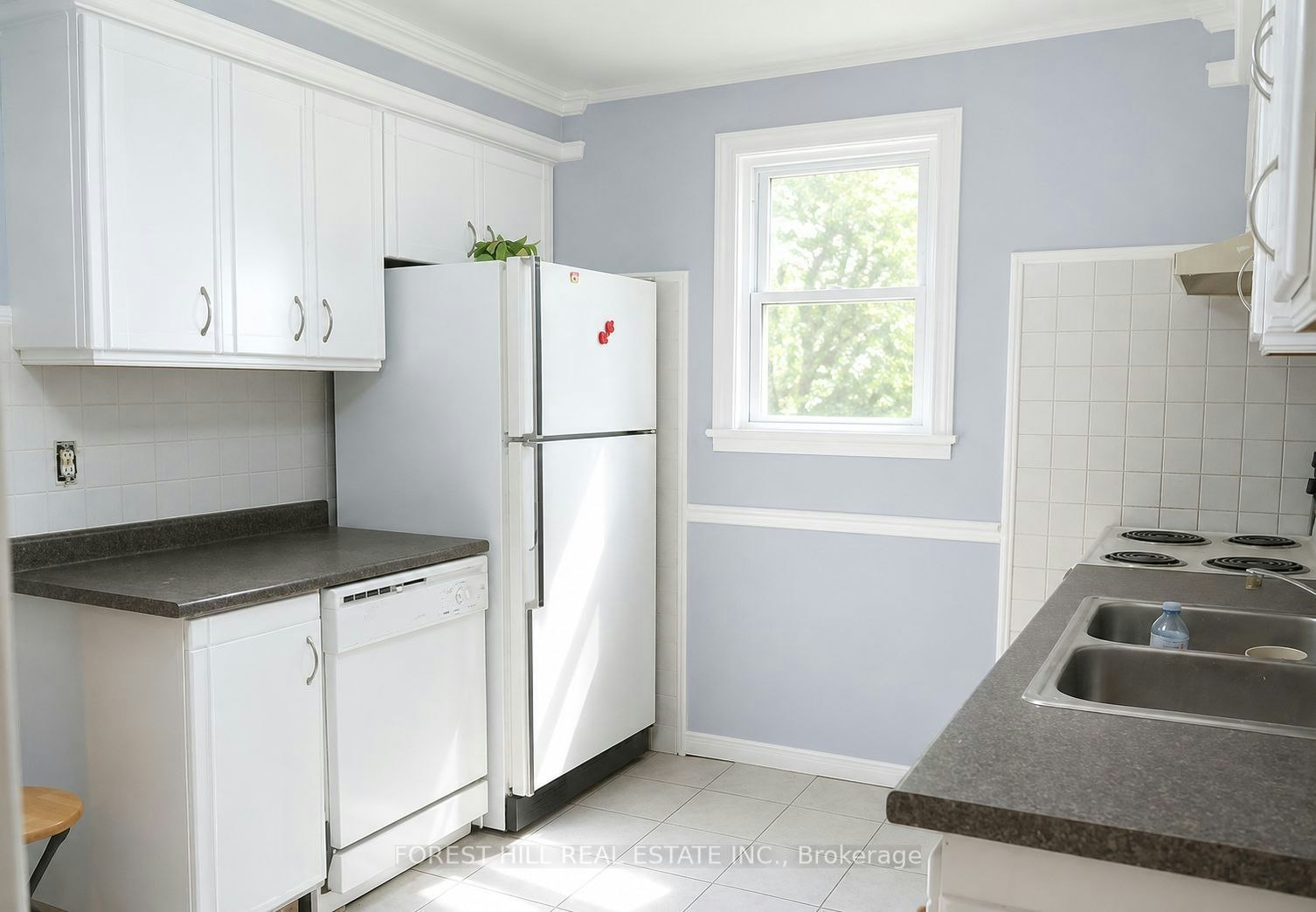 Main-70 Tunis Street, St. Catharines, ON, L2S 1E5 - 2