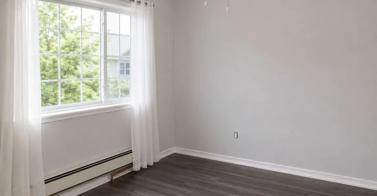 Main-70 Tunis Street, St. Catharines, ON, L2S 1E5
