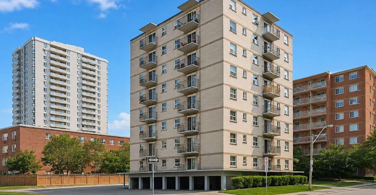 202-92 Robinson Street, Hamilton, ON, L8P 1Z1