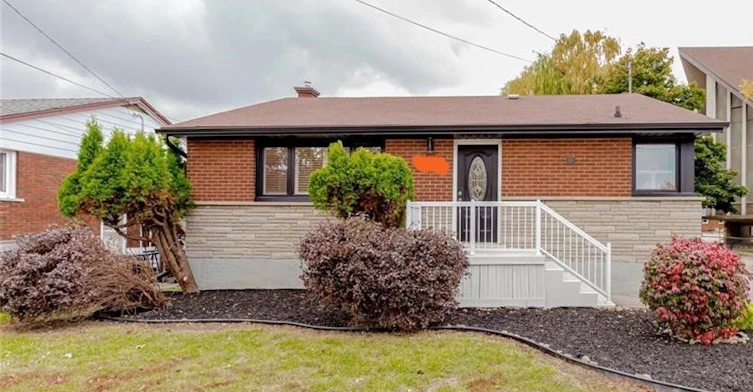 Main-128 Clarendon Avenue, Hamilton, ON, L9A 3A5