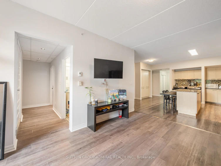203-8 Hickory Street W, Waterloo, ON, N2L 3H6 - 9
