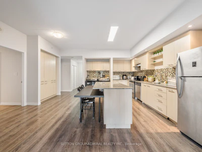 203-8 Hickory Street W - 3