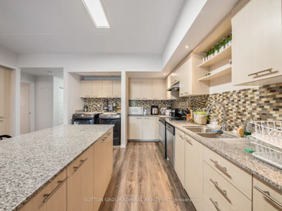 203-8 Hickory Street W - 4