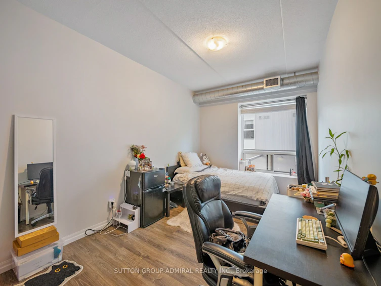 203-8 Hickory Street W, Waterloo, ON, N2L 3H6 - 17