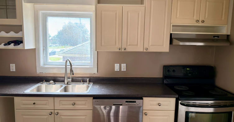 1168 Oxford Street E, London, ON, N5Y 3M1 - 5