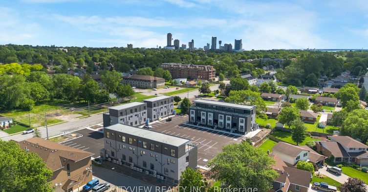 309-6638 Mcleod Road, Niagara Falls, ON, L2G 3G5 - 3