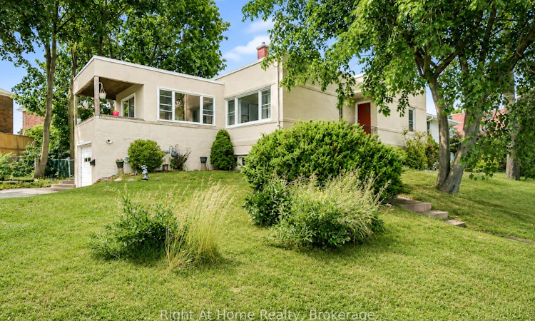16 Oriole Park Avenue
