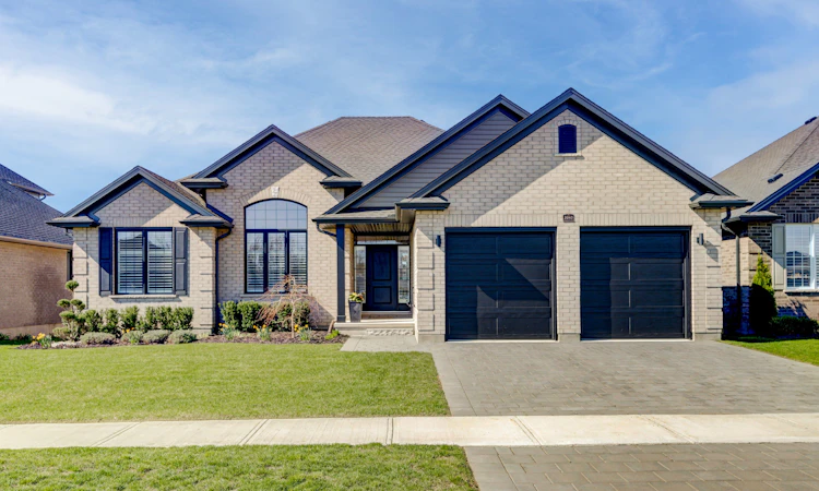 2043 Lockwood Crescent