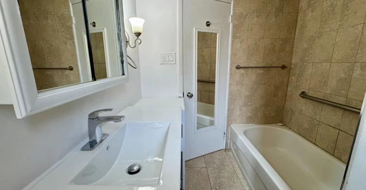 Upper-282 East 18th Street, Hamilton, ON, L9A 4P6 - 12