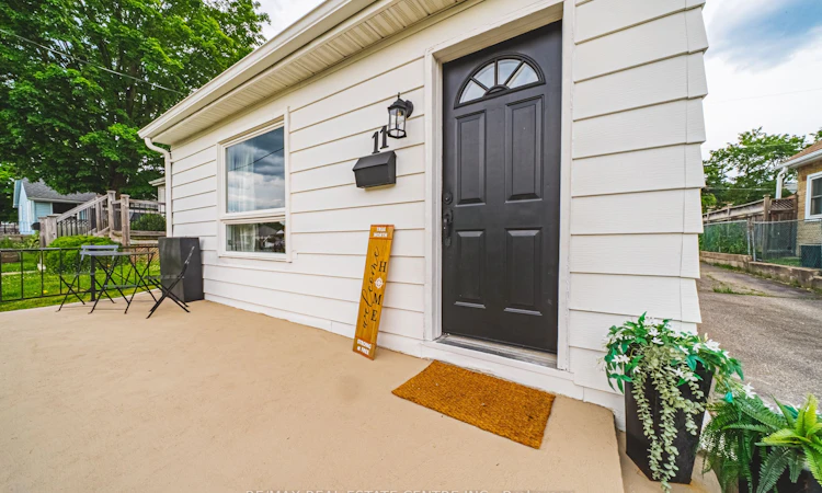 11 Broadview Crescent