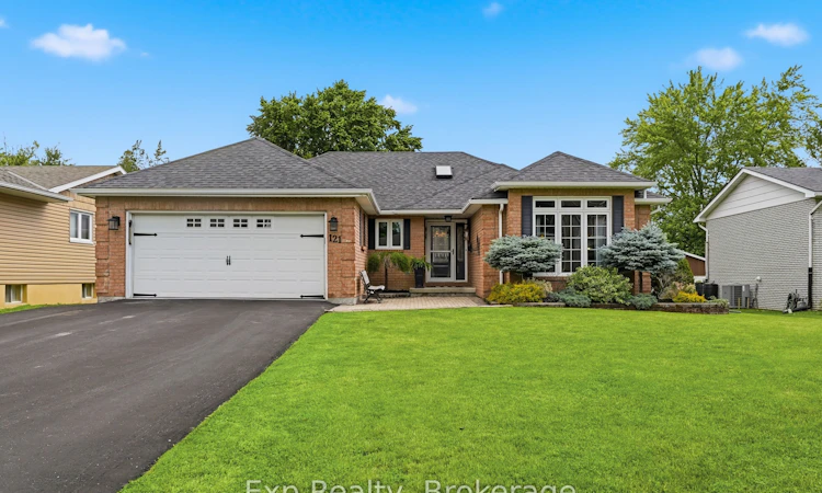 121 Simcoe Street