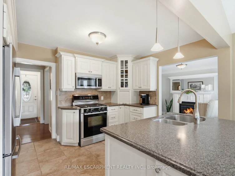 101 Victoria Street, Hamilton, ON, L0R 2H0 - 9