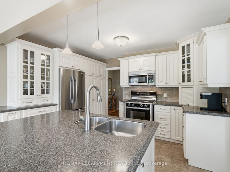 101 Victoria Street, Hamilton, ON, L0R 2H0 - 8