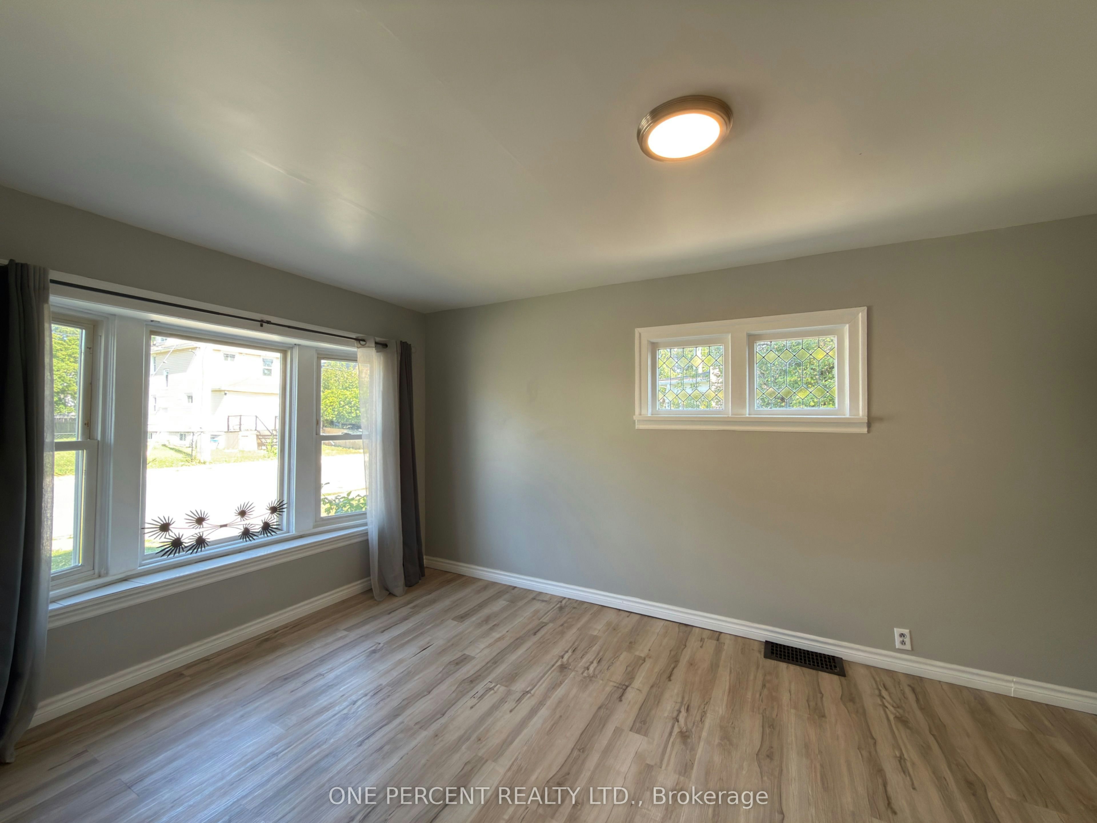 5082 Saint Lawrence Avenue, Niagara Falls, ON, L2E 3Y8 - 3
