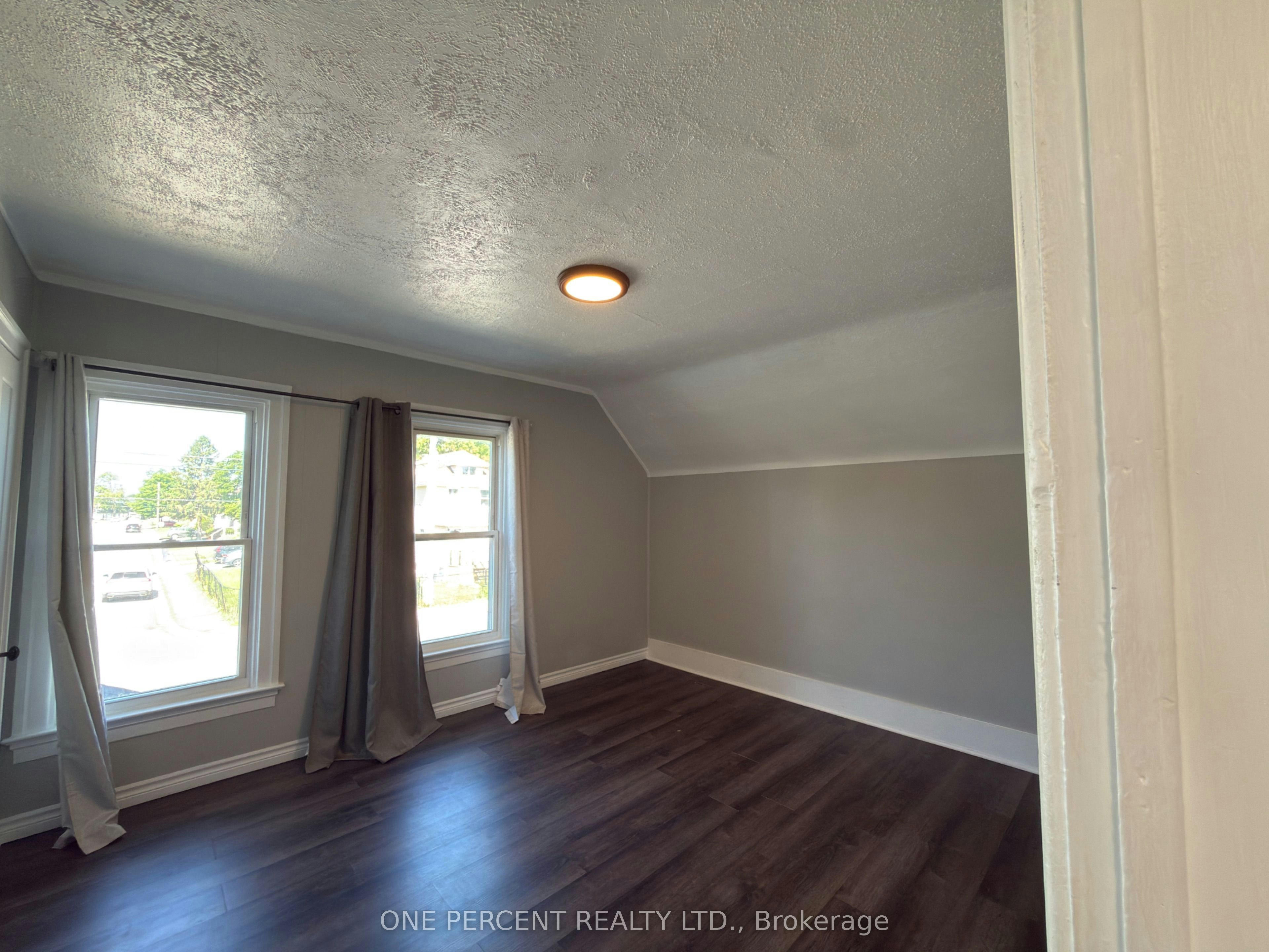 5082 Saint Lawrence Avenue, Niagara Falls, ON, L2E 3Y8 - 18