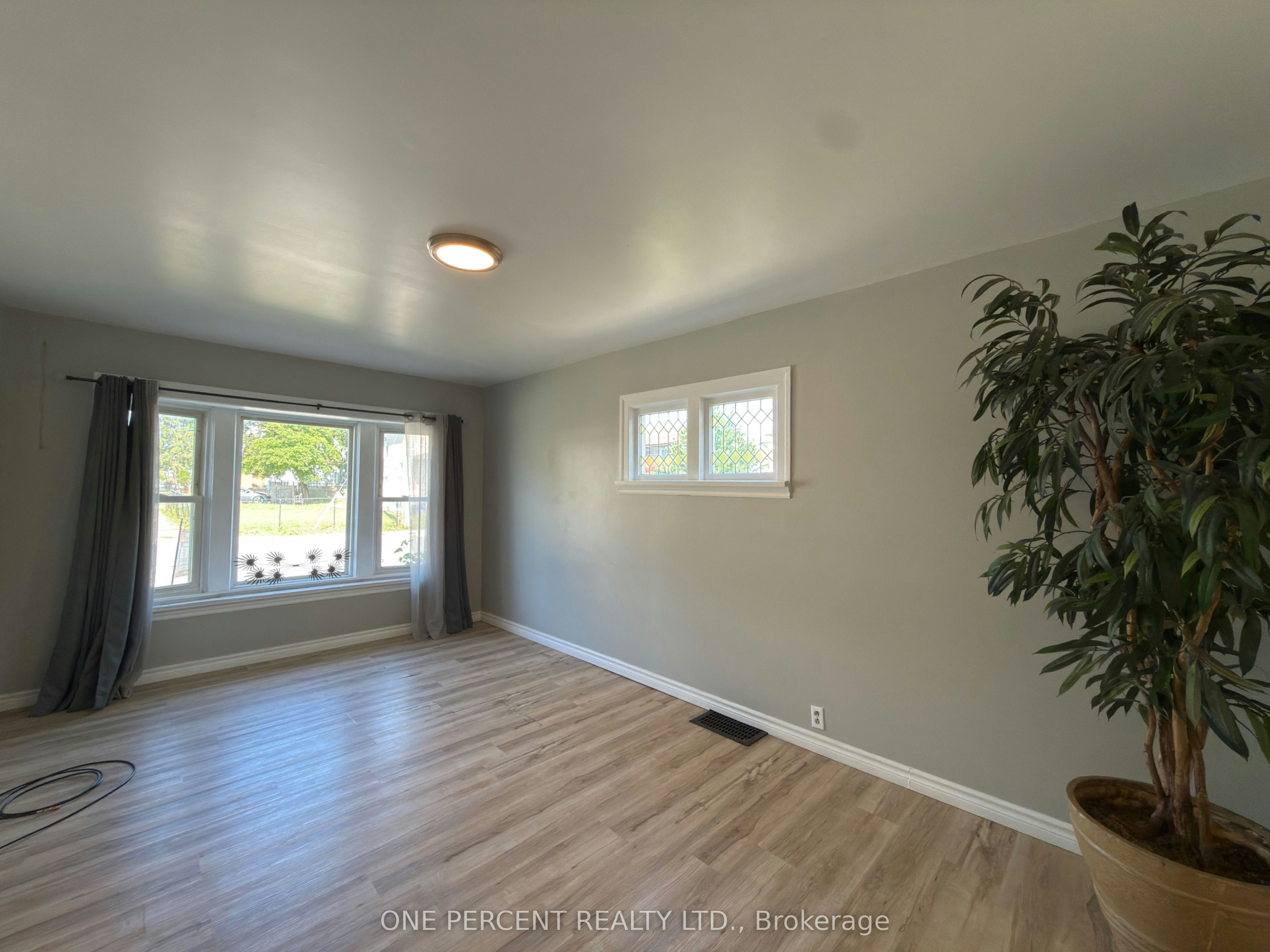 5082 Saint Lawrence Avenue, Niagara Falls, ON, L2E 3Y8 - 4