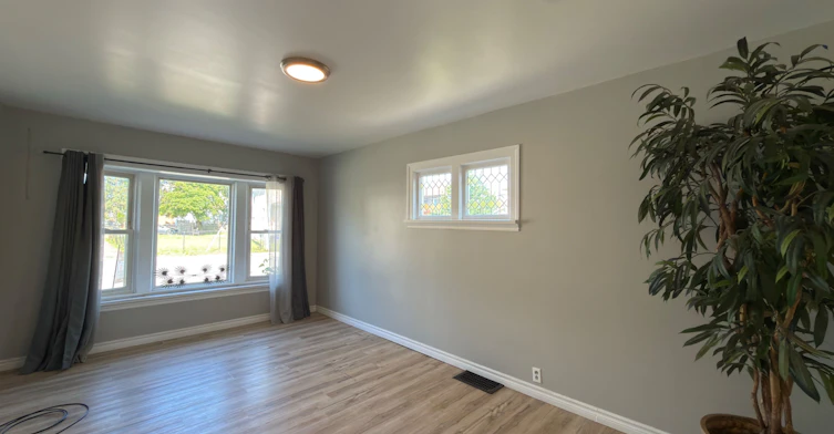 5082 Saint Lawrence Avenue, Niagara Falls, ON, L2E 3Y8 - 4