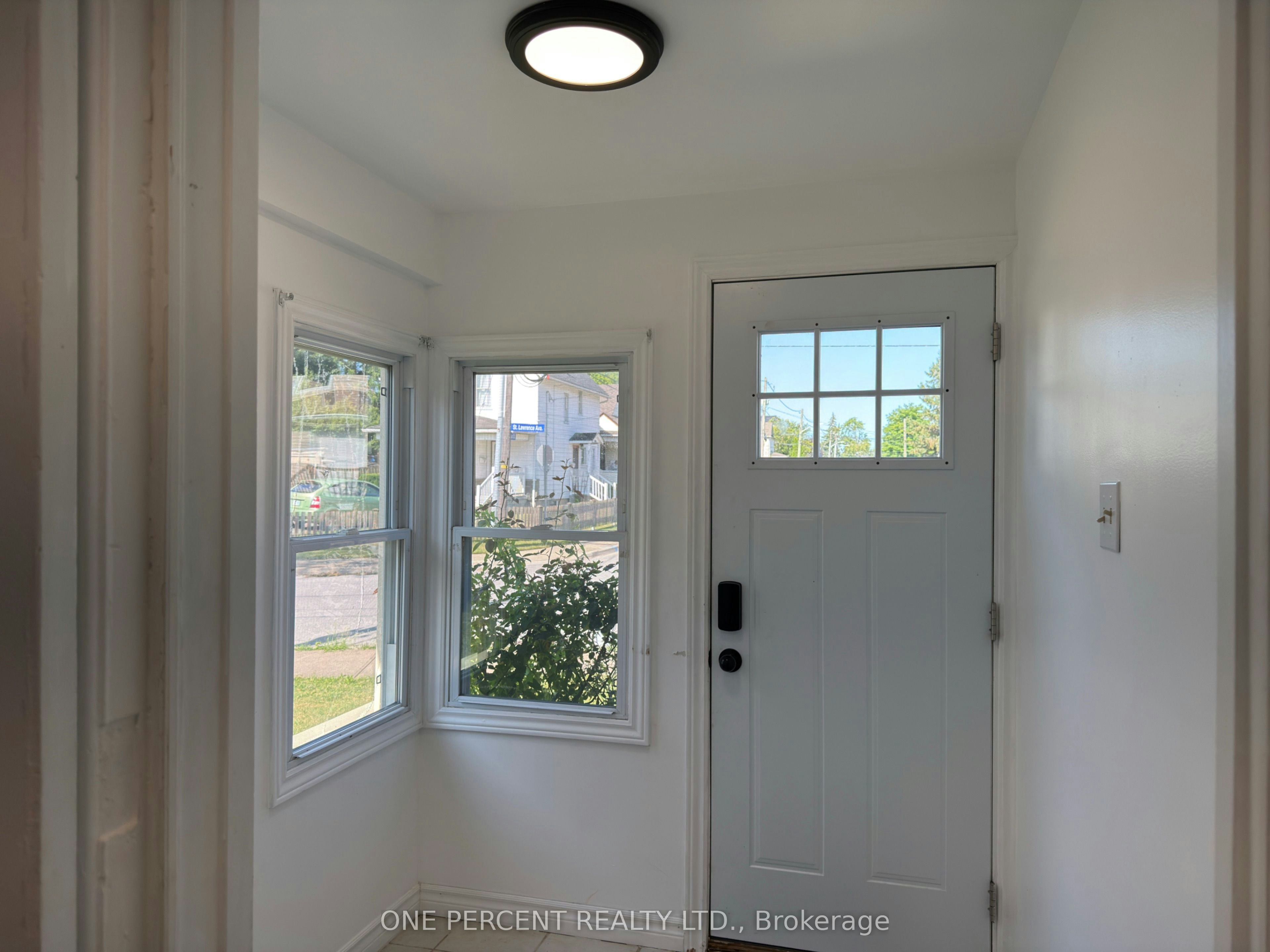 5082 Saint Lawrence Avenue, Niagara Falls, ON, L2E 3Y8 - 2