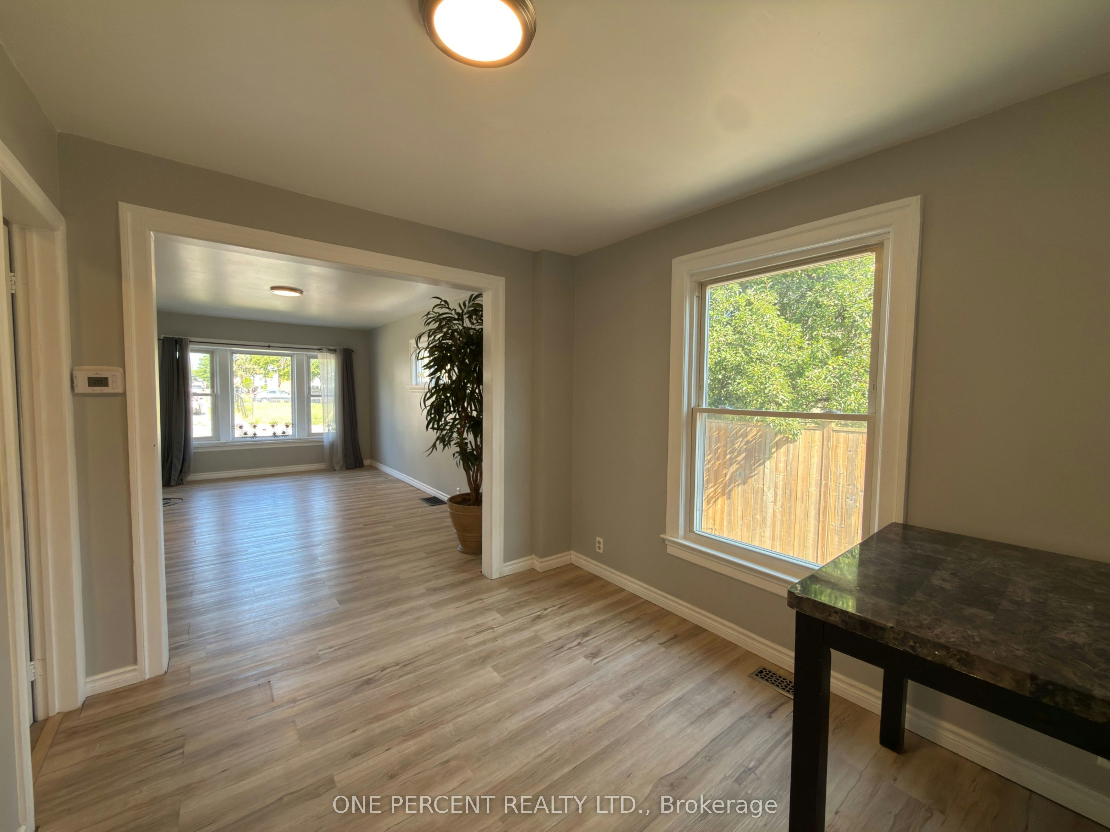5082 Saint Lawrence Avenue, Niagara Falls, ON, L2E 3Y8 - 6